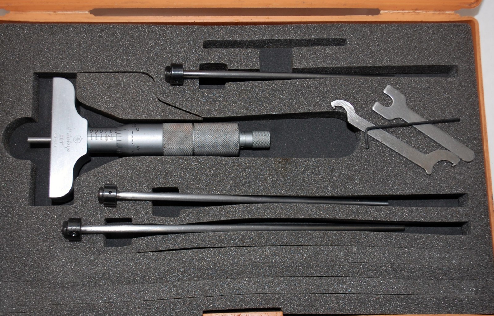 Mitutoyo 0 – 4 Inch Depth Micrometer With Original Case