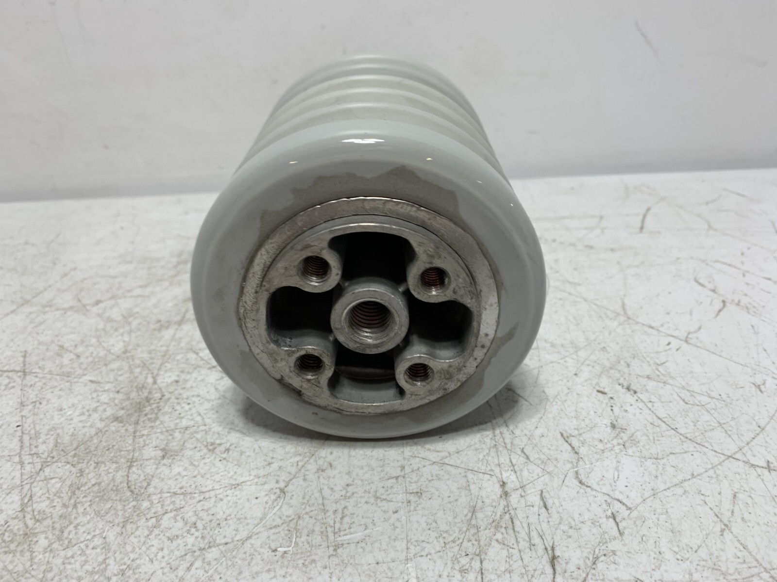 Meister International 70190 Porcelain Bus Insulator 7.5kV 3.5″ Dia. x 3.5″ Tall