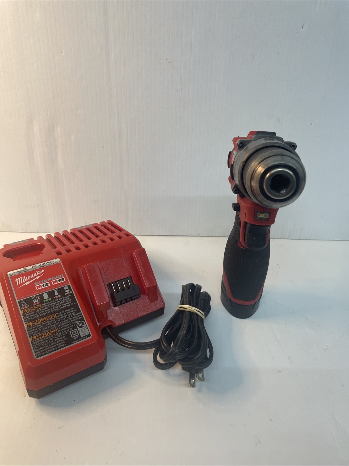 MILWAUKEE TOOLS 3404-20 Hammer Drill/Driver W/1.5 Ah Battery & Charger – Used