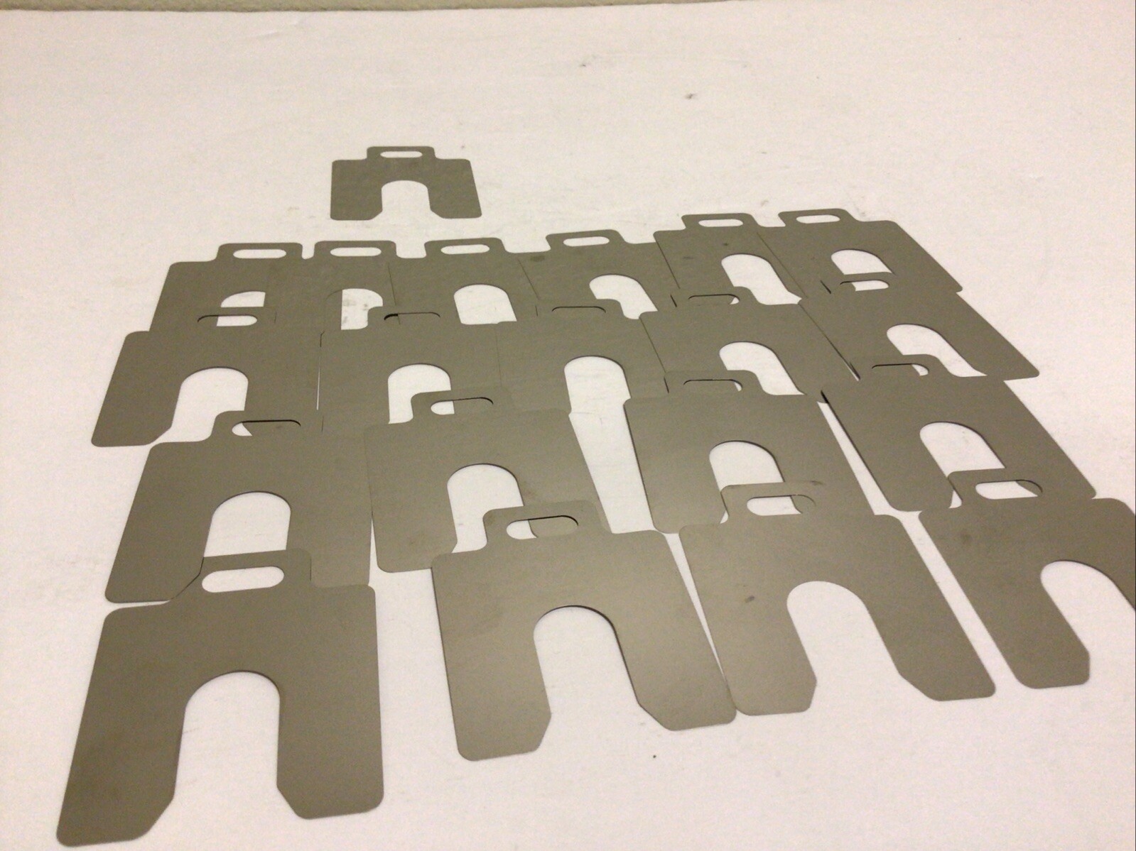 NEW, (LOT OF 20) MAUDLIN PRODUCTS MSA003 A-2 X 2″ X 0.004″,20 PACK SLOTTED SHIM