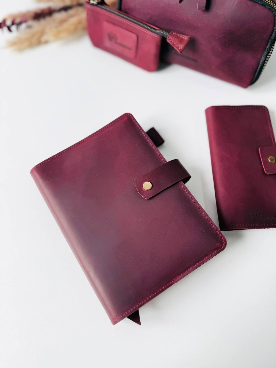 Luxury Leather Gift Set: Notebook, Wallet, Cosmetic Bag, Keychain – Personalized