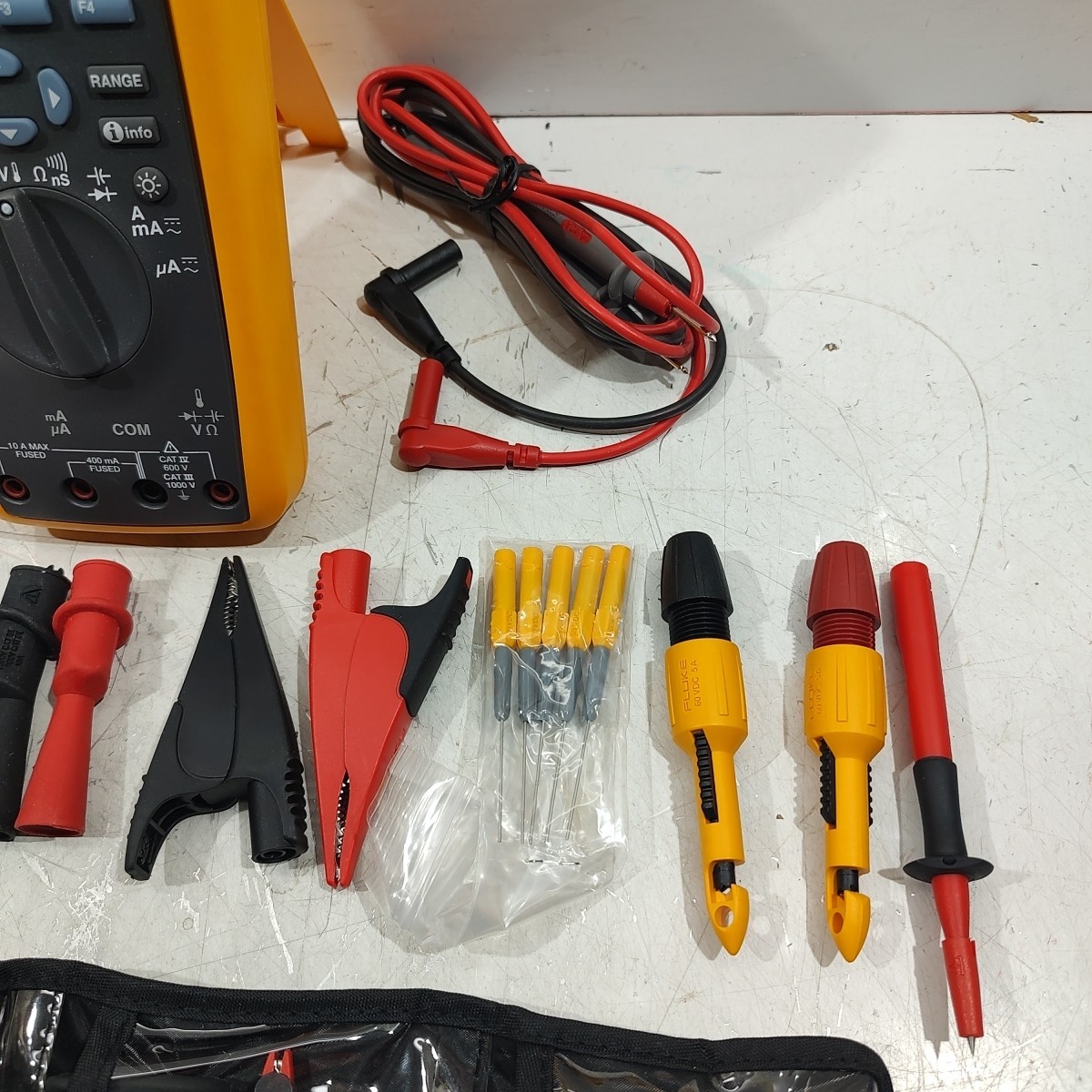 Fluke 287 True RMS Digital Multimeter Data Logger Kit + Lead Set, Booklet Extras