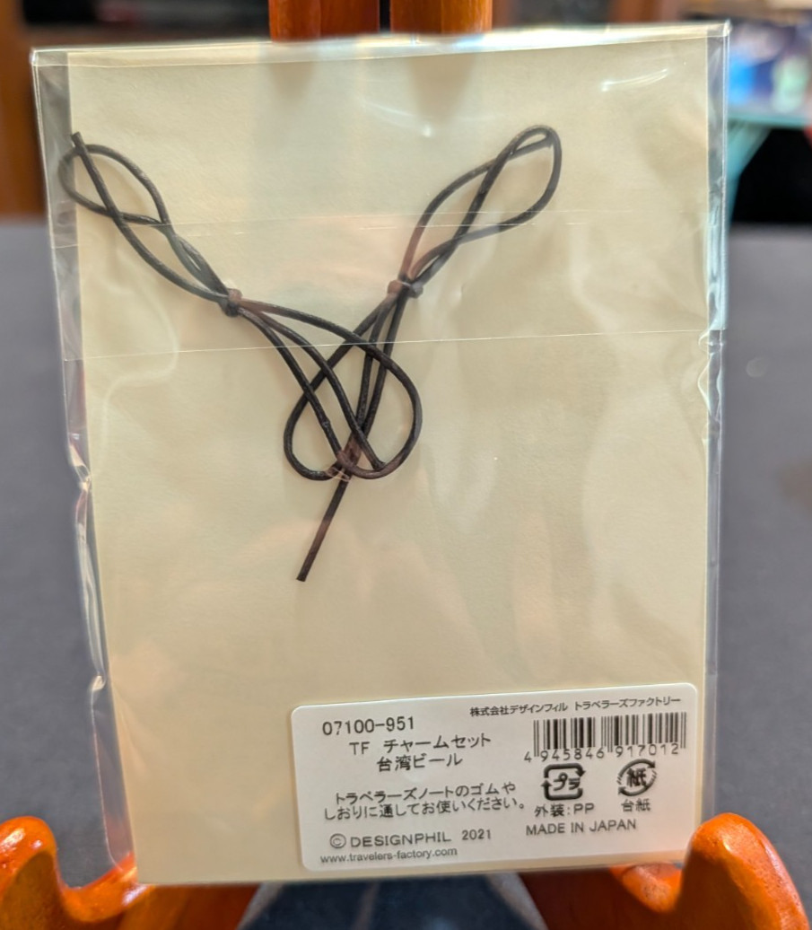Traveler’s Notebook Taiwan Beer Camel 15th Anniversary – w/ pen, charms, bags