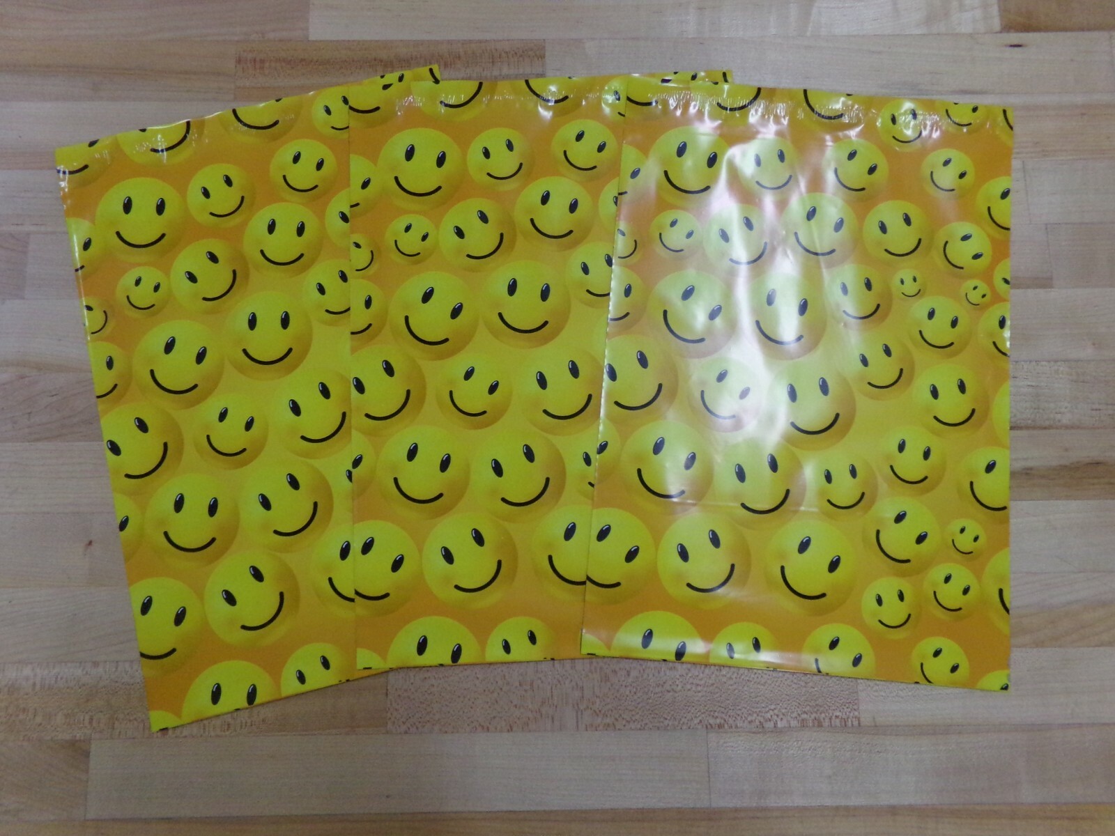 100 SMILEY FACES 10×13 Designer Mailers Poly Shipping Envelopes Bags