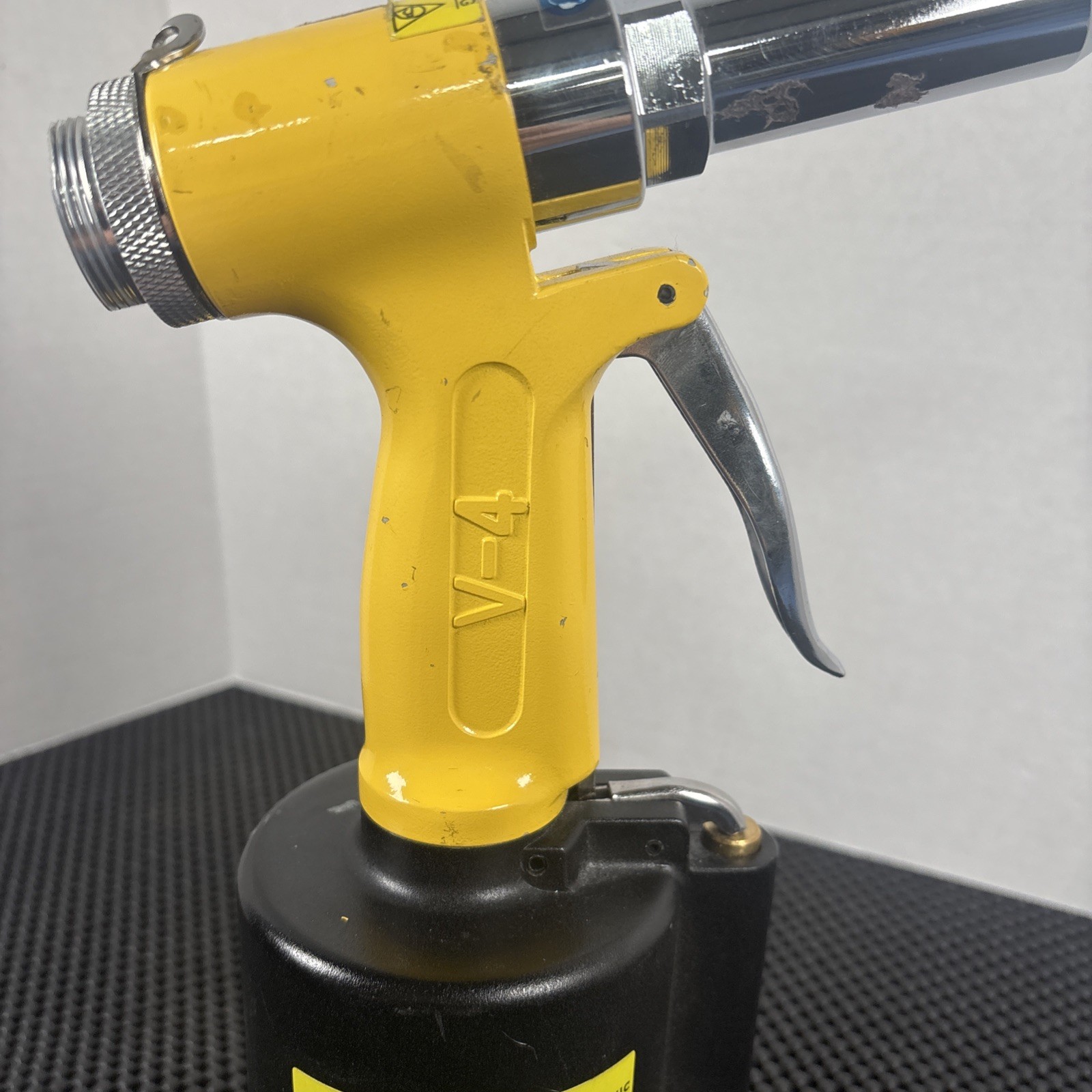 VALUERIVET V-4 (55462) PNEUMATIC AIR/HYDRAULIC POP RIVET GUN 3/32″-1/4″ DIAMETER