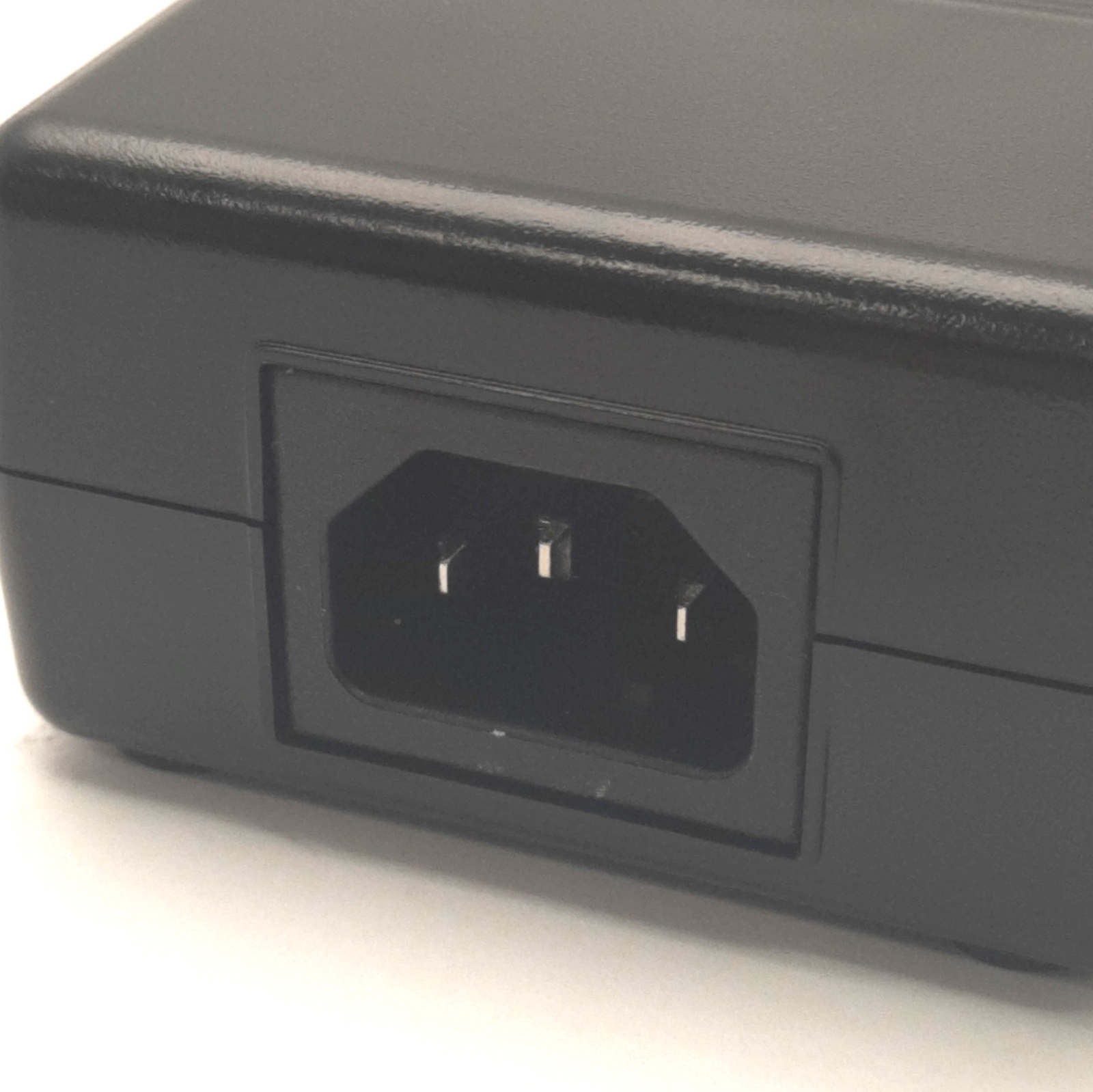 FSP Group FSP150-ABAN1 Adapter PSU 100-240v AC In, 19v DC 7.9A Out, Screw Term