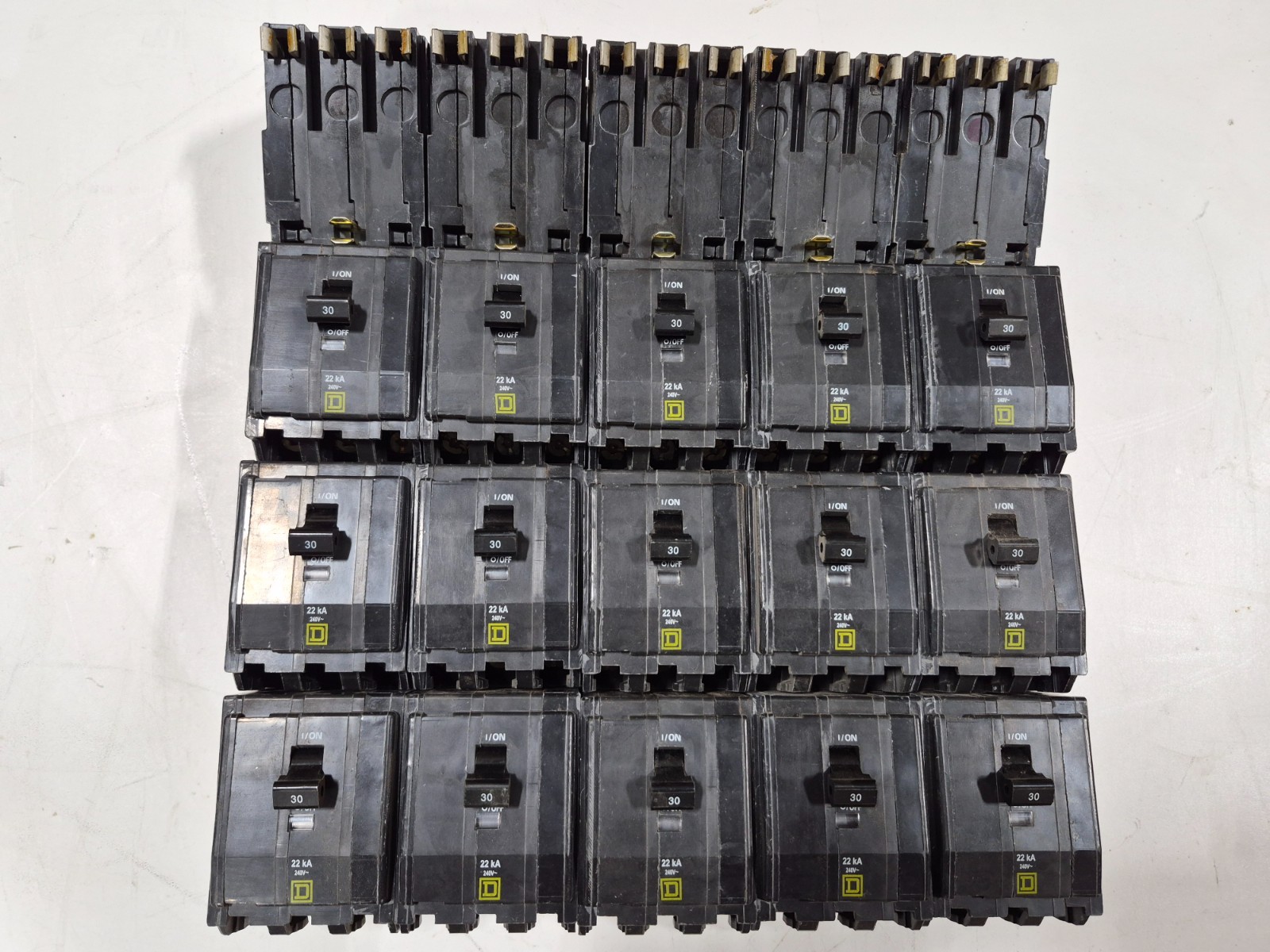 Lot of 1 Square D QO330 3 Pole 30 Amp 240 V Circuit Breaker Lot of 1