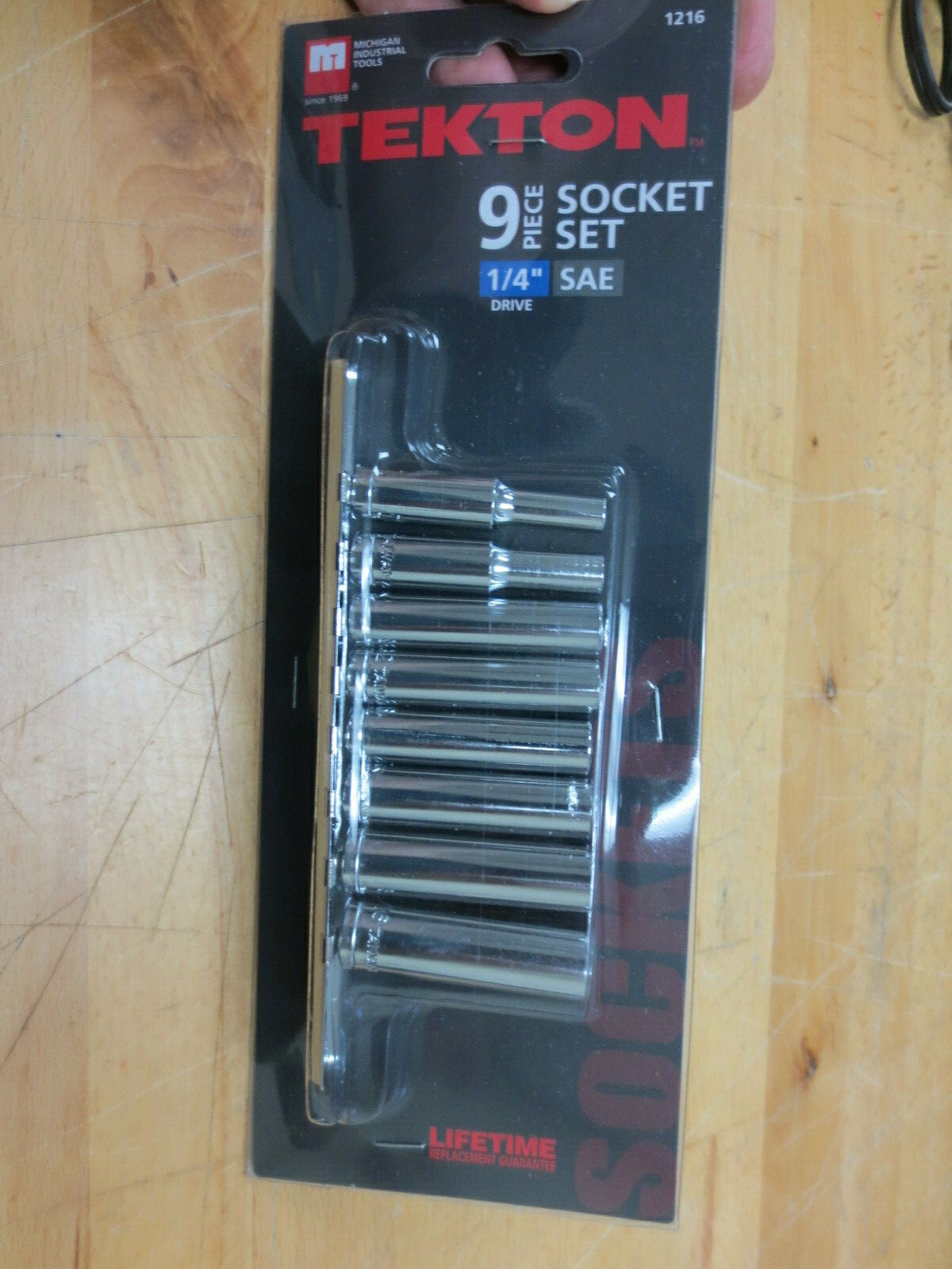 TEKTON 28-Pc, 1/4″ Drive Socket Set with Ratchet (Taiwan)
