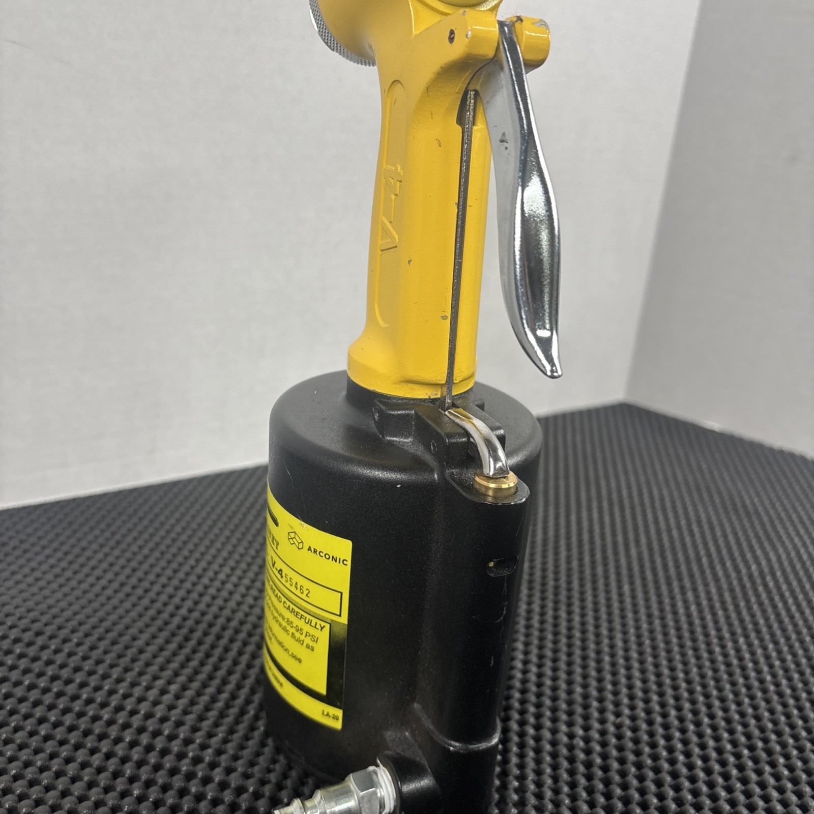 VALUERIVET V-4 (55462) PNEUMATIC AIR/HYDRAULIC POP RIVET GUN 3/32″-1/4″ DIAMETER