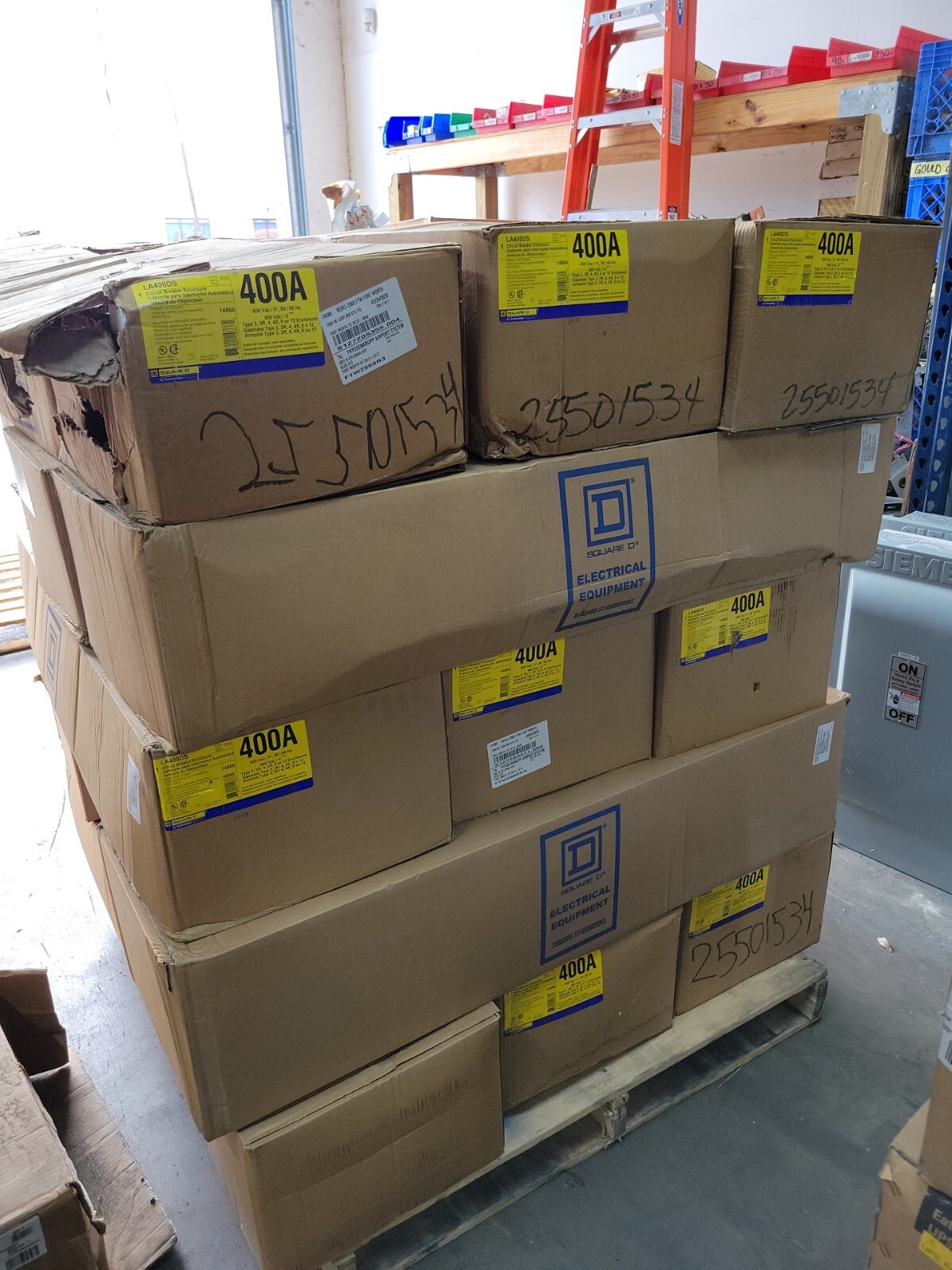 1 – NEW SCHNEIDER ELECTRIC LA400DS / LA400DS (BRAND NEW)