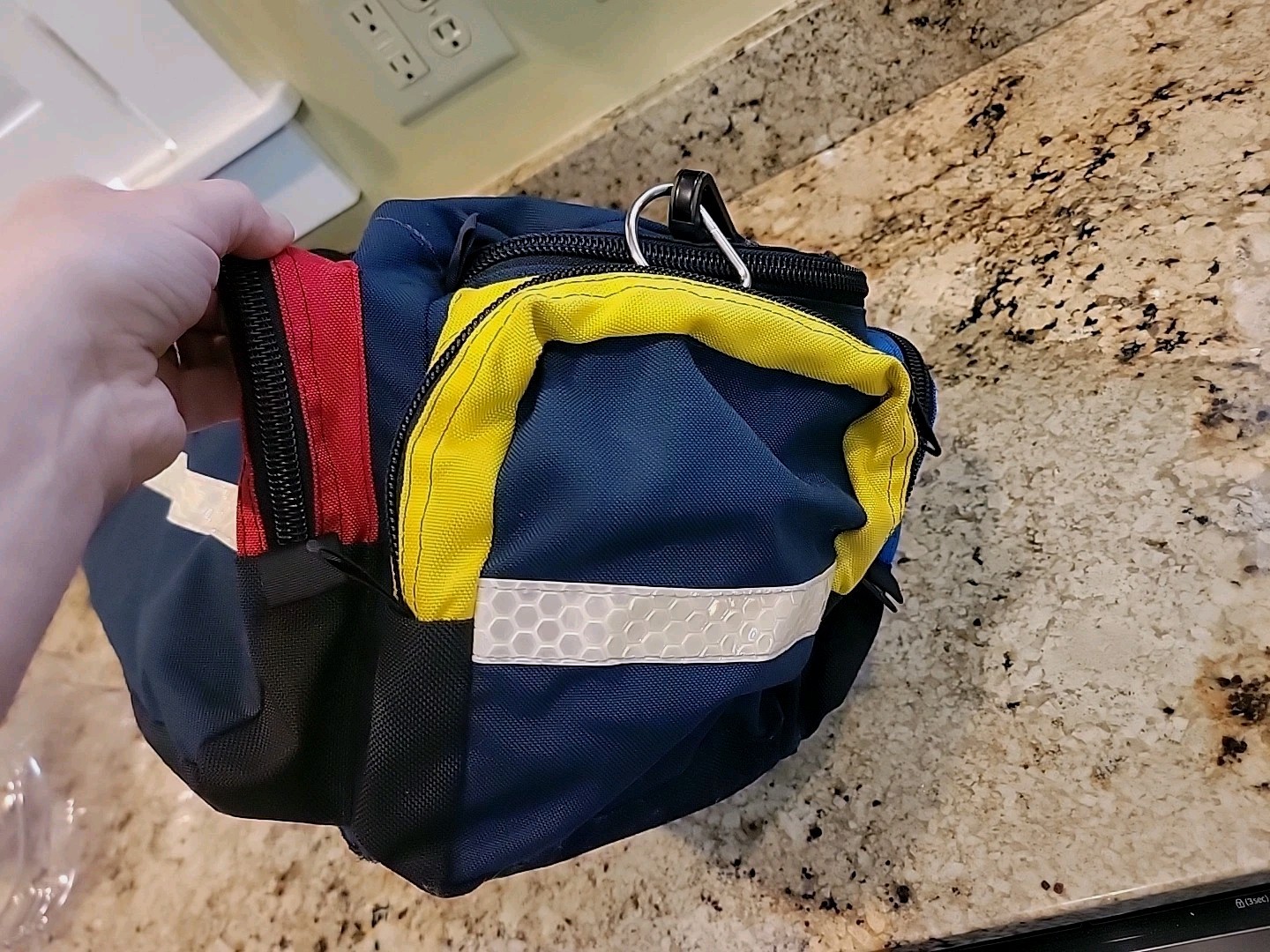LA Rescue USA O2 To Go Plus EMS Bag. Multicolor Reflective Over $200 Retail