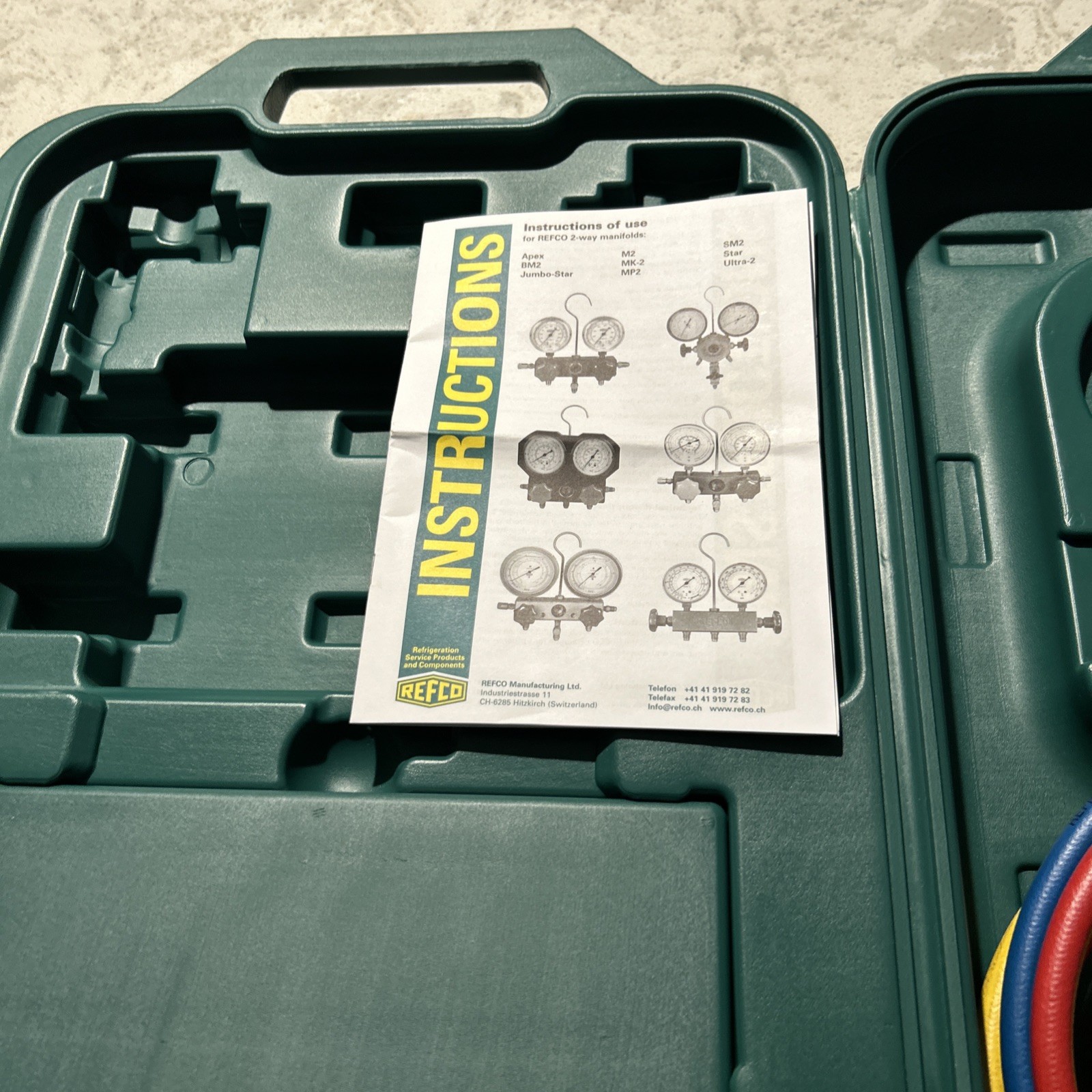 REFCO GYLCERIN FILLED REFRIGERATION GAUGE MANIFOLD SET WITH CARRY CASE W/ Hoses