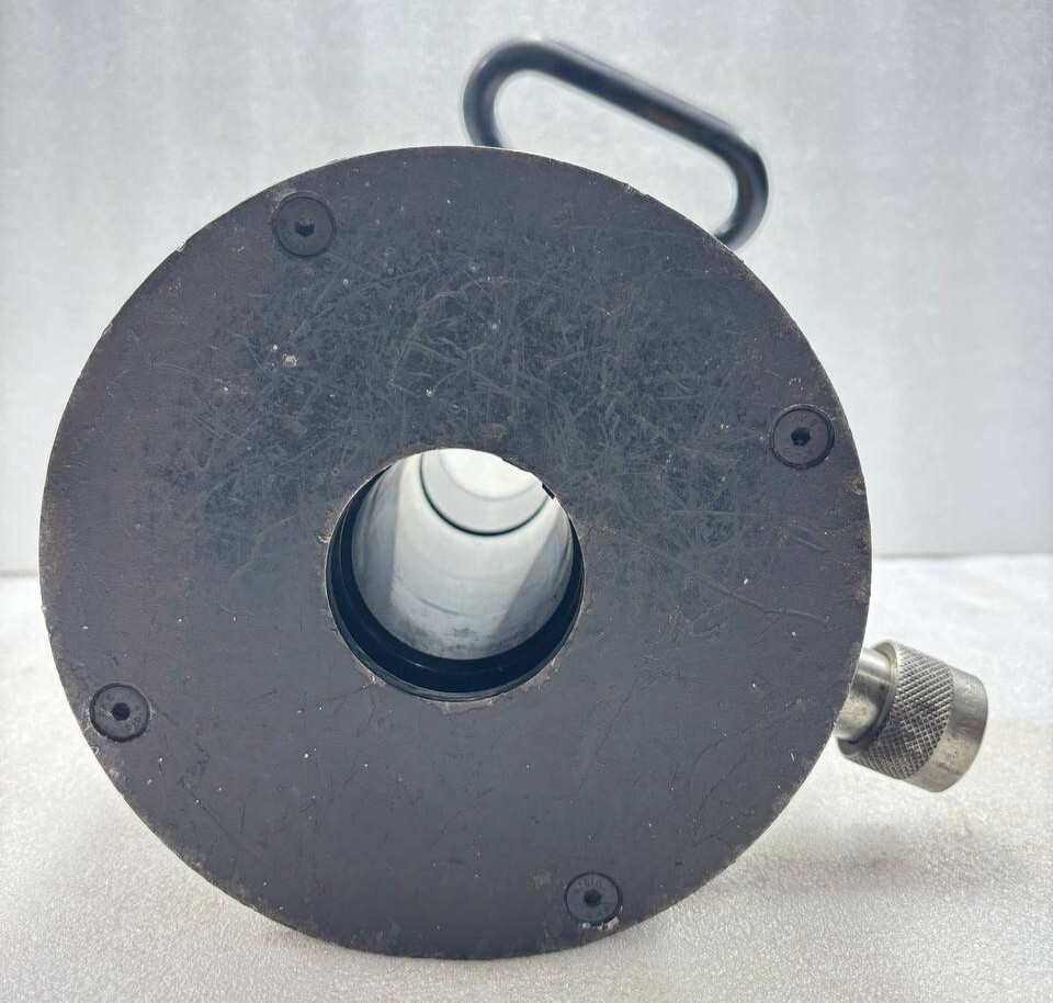 Enerpac RACH604 65.6 ton Capacity 3.94 in Stroke Aluminum Hollow Plunger Used