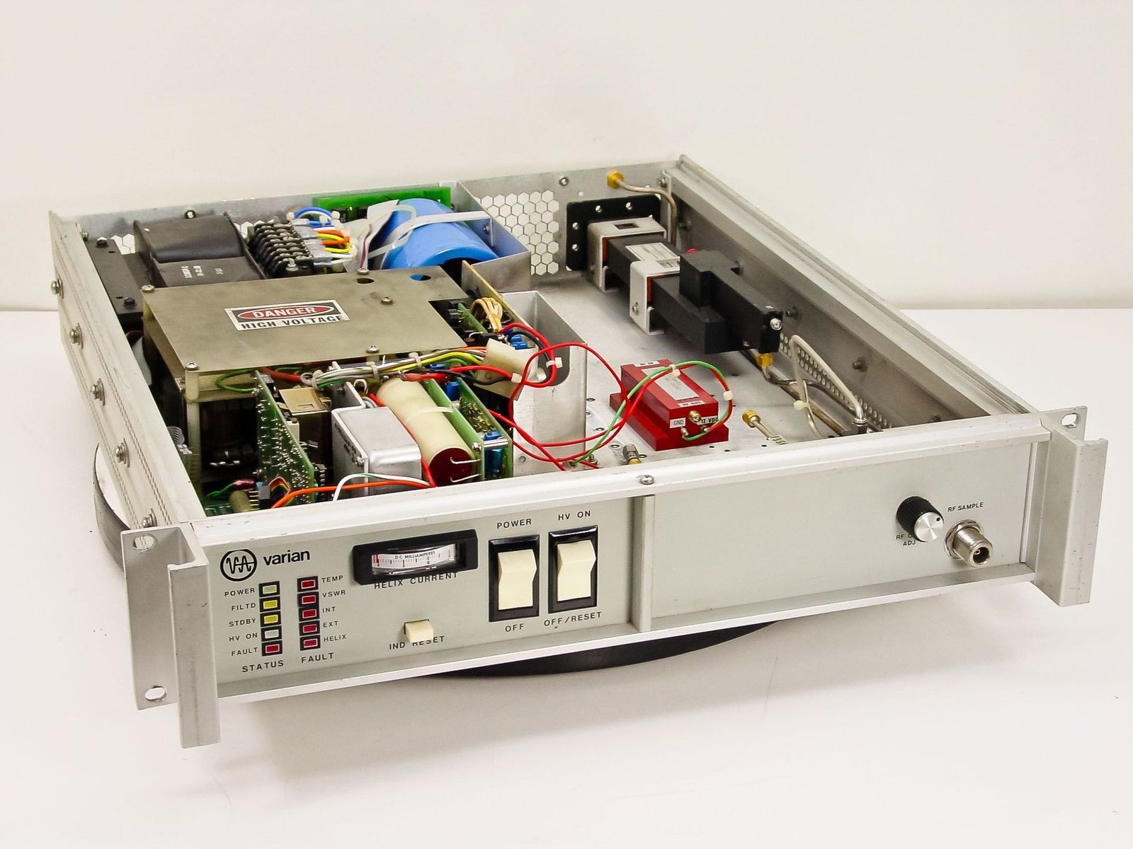 Varian VZC6961D7G1 5.9 – 6.4 GHz 65db Rackmount TWTA for Parts – AS IS