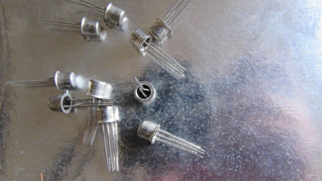 2N2222A Genuine Motorola TO-18 Transistor Factory Original NOS SHIPS USA 1 piece