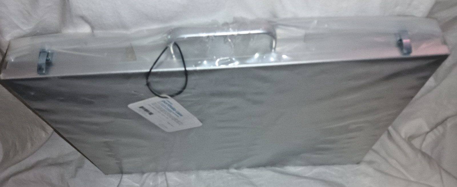 Pina Zangaro Camden portfolio #52319 carry Case 13.875” x 19.875” x 1.875”