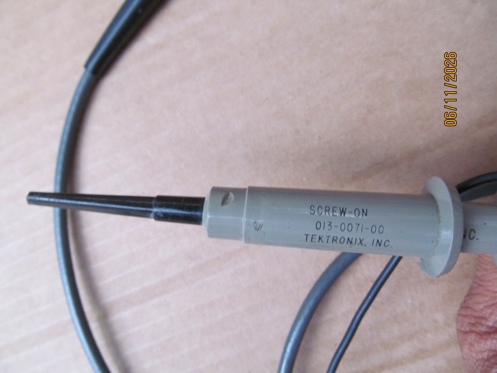 Lot of 2x Tektronix probes: Screw on 013-0071-00 & 010-0120-00 for oscilloscopes