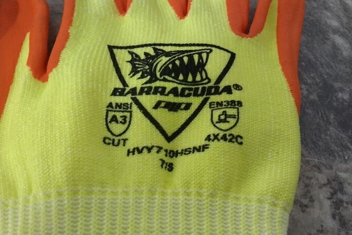 Pip HVY710HSNF 120 Pk Size S / Size 7 Cut-Resistant Gloves