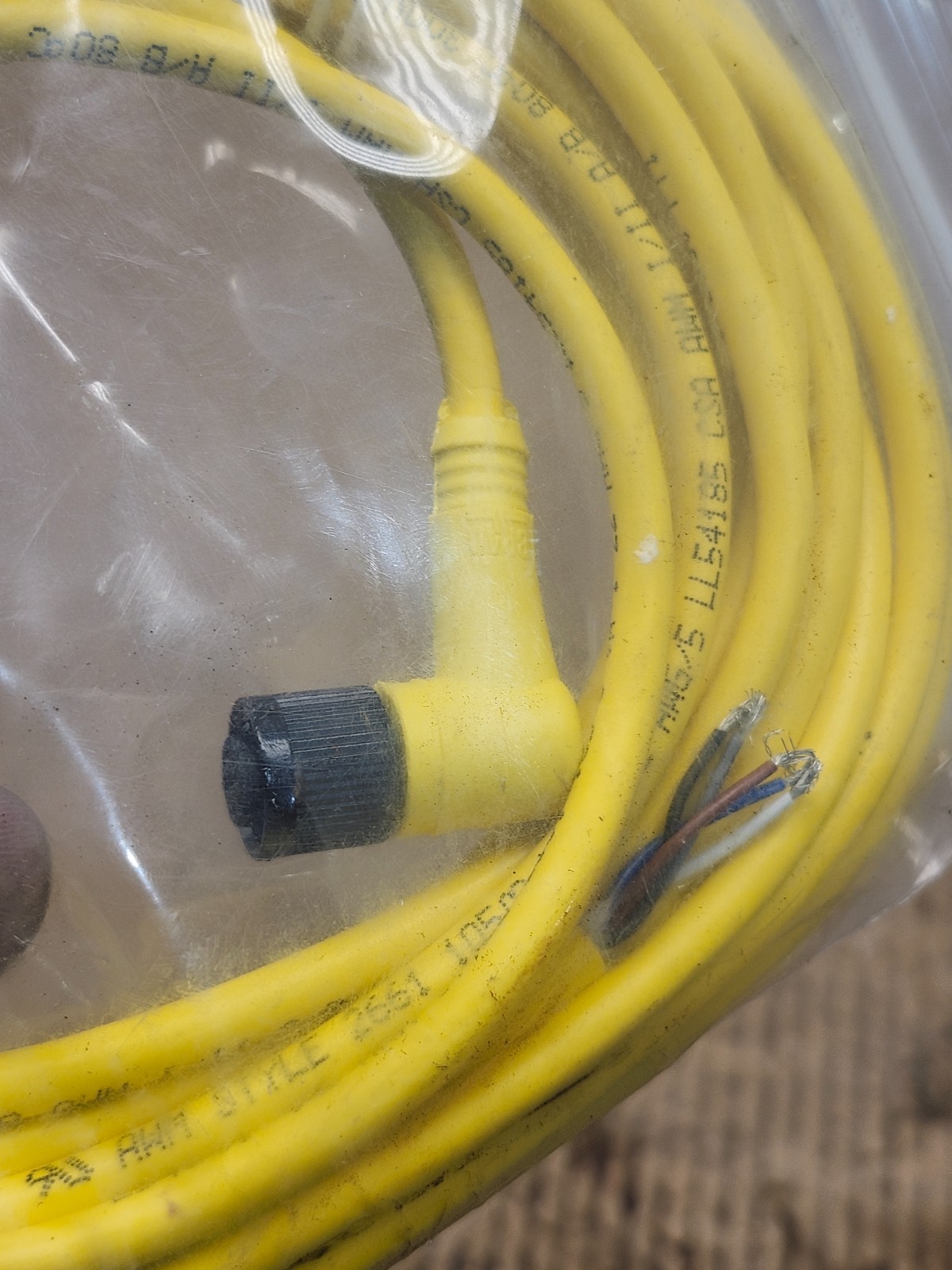 NEW IN BAG LOT OF 2 BALLUFF CABLE C04BEH00TY100M