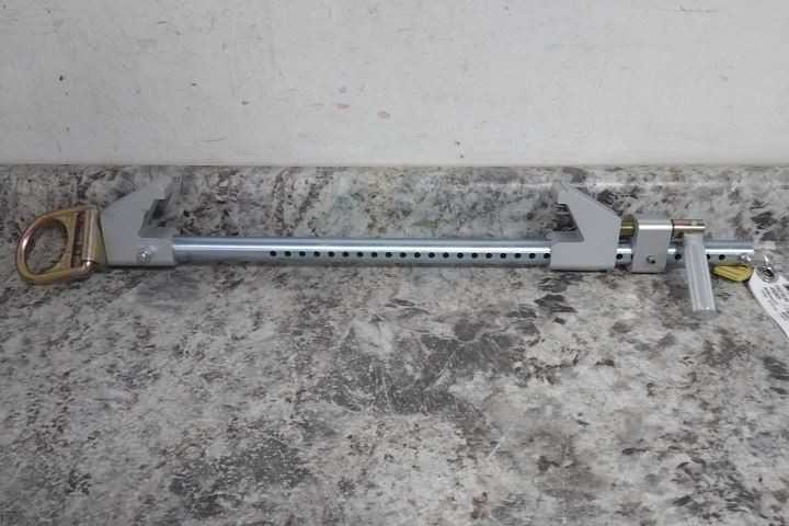 3M DBI-Sala 2108407 2-1/2 to 18 In Flange Width 310 Lb Cap Fixed Beam Anchor