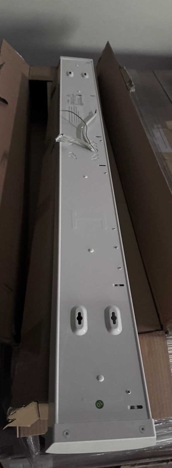 COLUMBIA LIGHTING CNW4-LSCS LED Fixture 4′ (Sold In Cases Of 4)