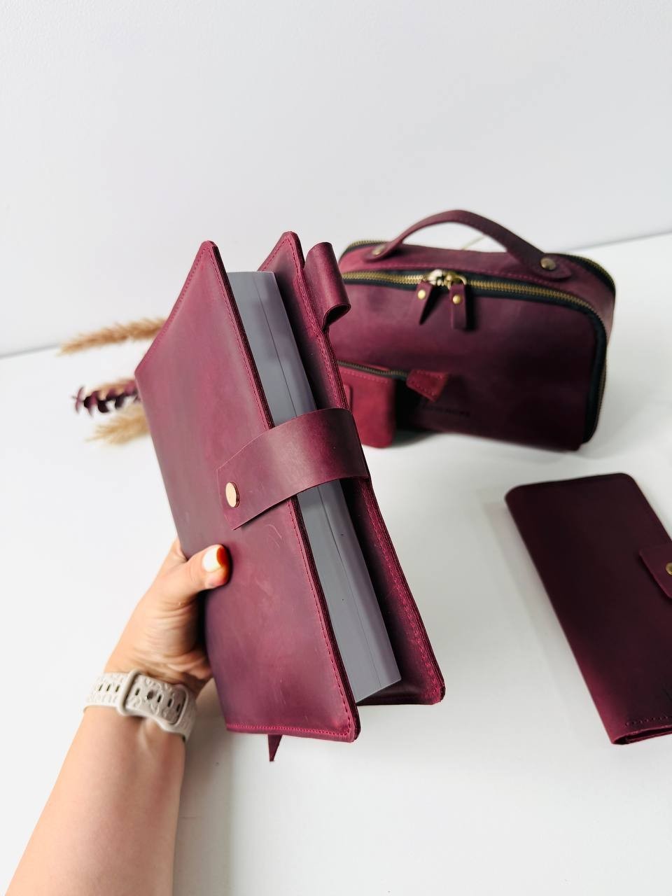 Luxury Leather Gift Set: Notebook, Wallet, Cosmetic Bag, Keychain – Personalized
