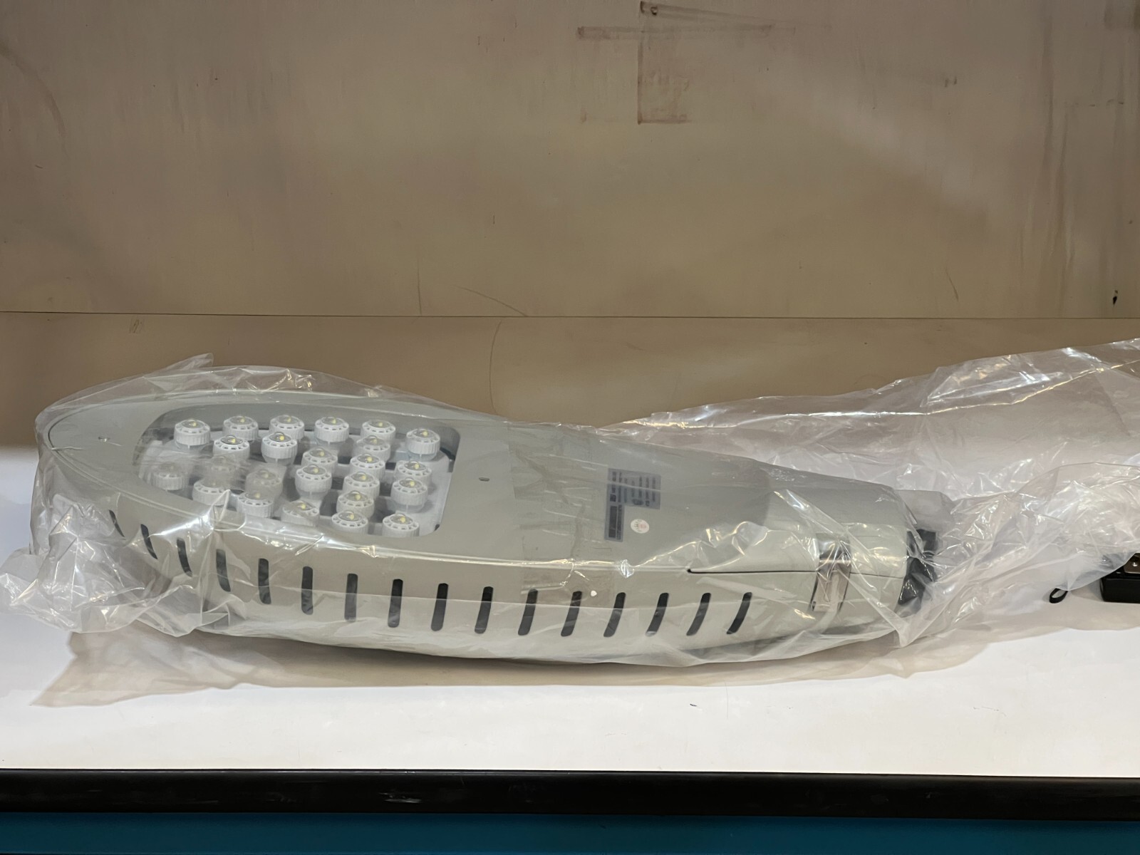 Sansi LED Street Light 5000K 30 Watt 3500 Lumen 120-277VAC – C0830-30W-600mA