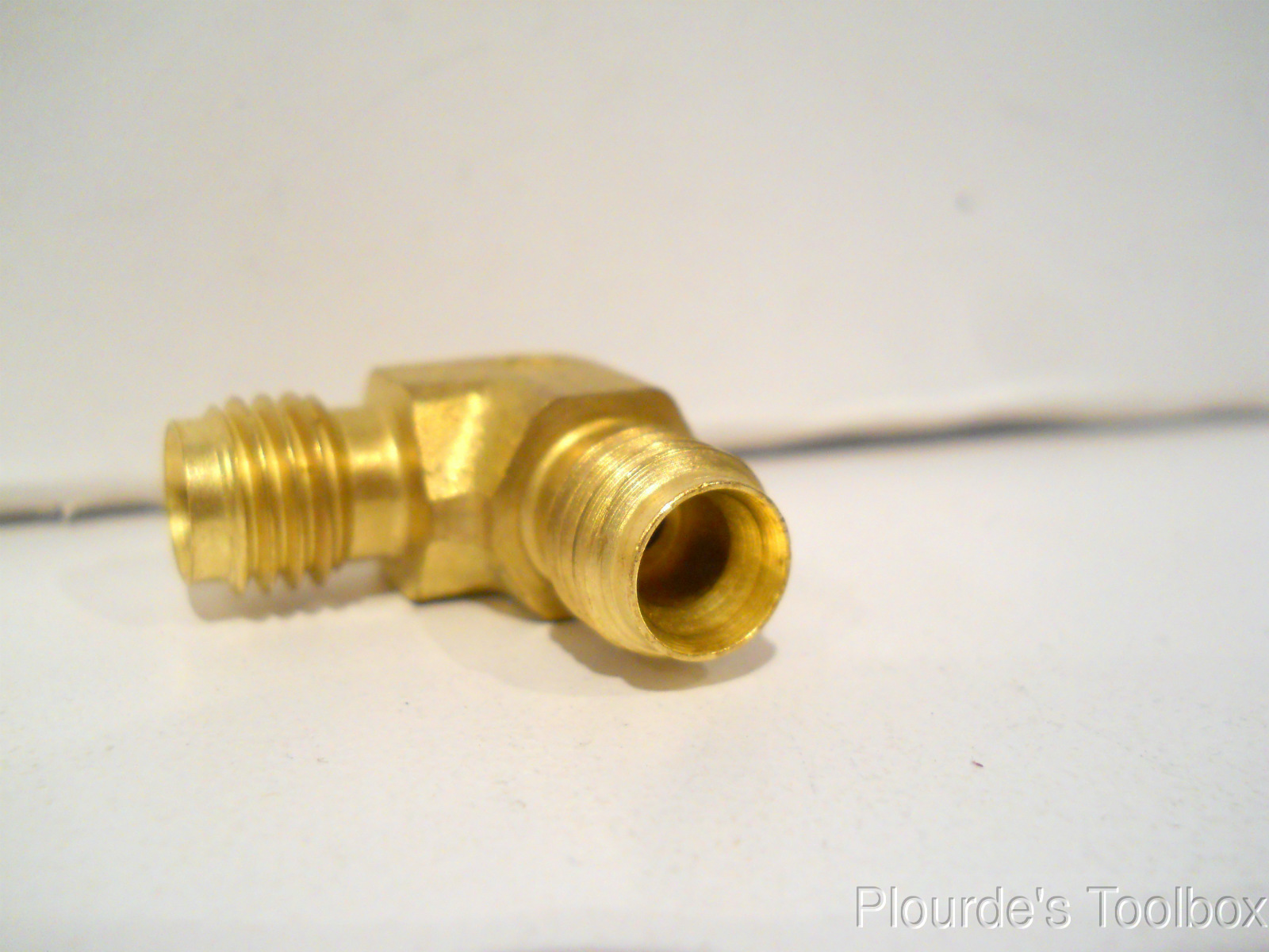 New Parker Brass 1/4″ Tube x 1/4″ Tube Union 90° Elbow Fitting, 4-4 EBZ-B