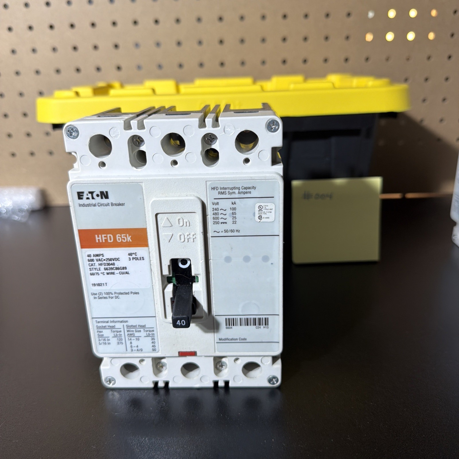 Eaton HFD 65k HFD3040BEP10 Molded Case Circuit Breaker, 3-Pole, 40A, 600V (NNB)