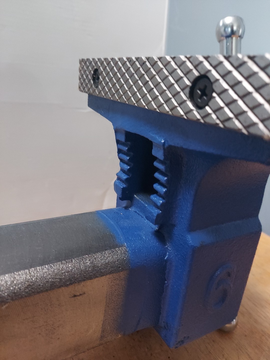 Bench Vise 6″ Jaws HD with Anvil Swivel Base NEW Open Box