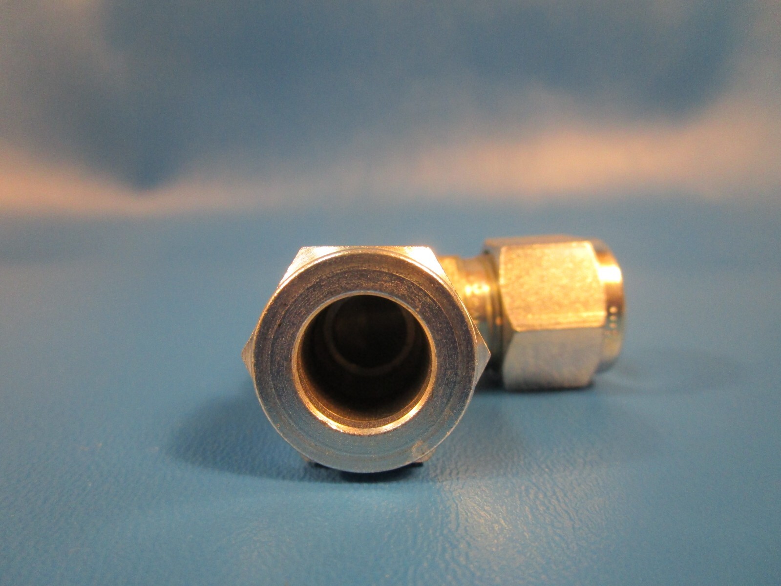 BOX OF 10 PARKER 8-8-EBZ-S, Elbow Union. CPI union elbow, 1/2″ single ferrule