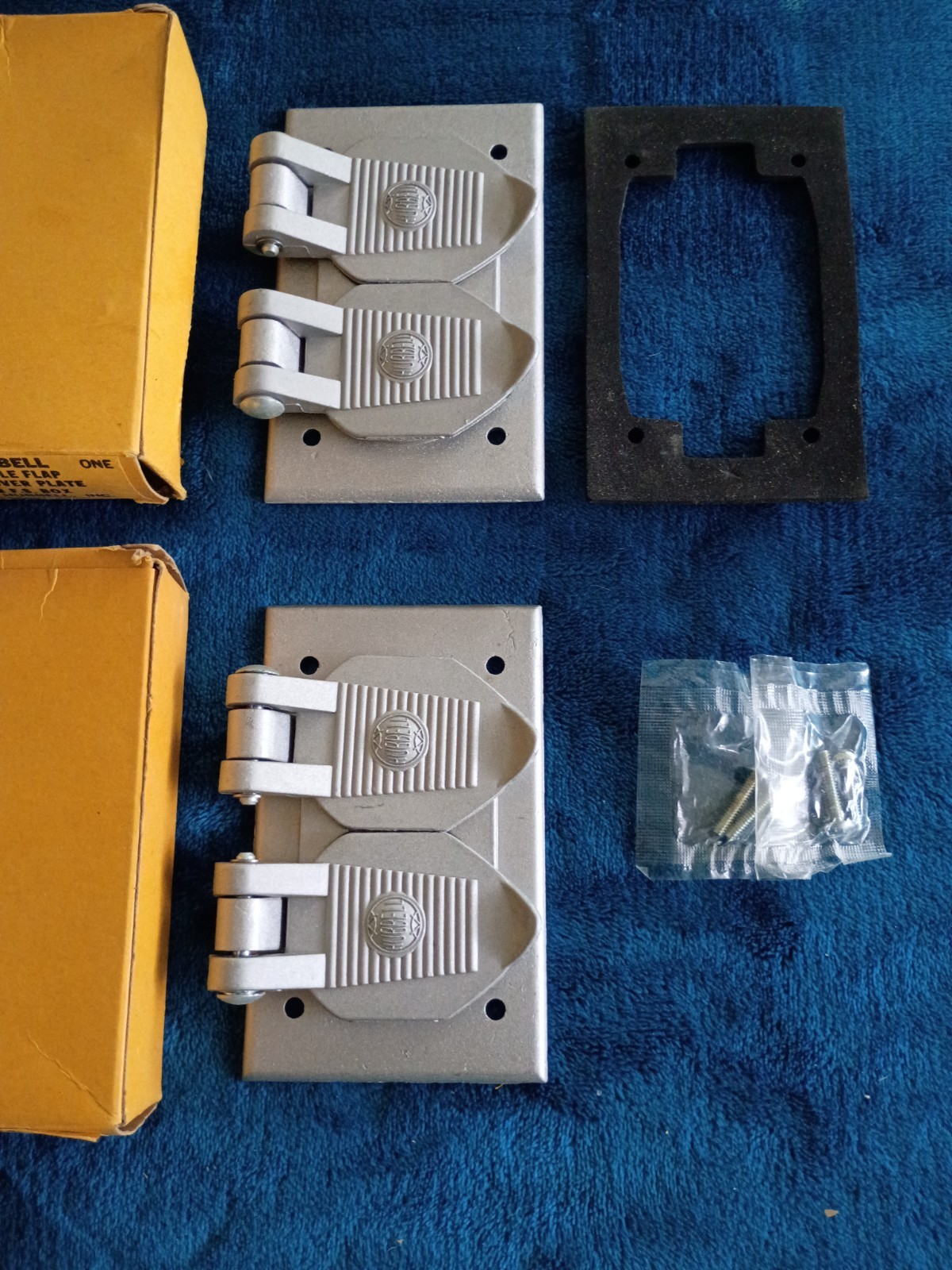 Vintage Lot of 2 HUBBELL 5206 Double Flap Weatherproof Lift Cover Plates Metal