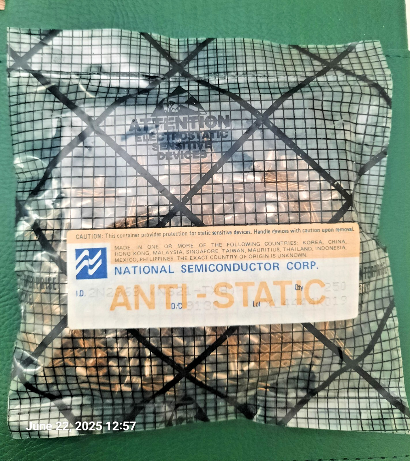 250 PCS 2N2369 National Semiconductor NPN Si Switching Transistor 40V 0.2A TO-18