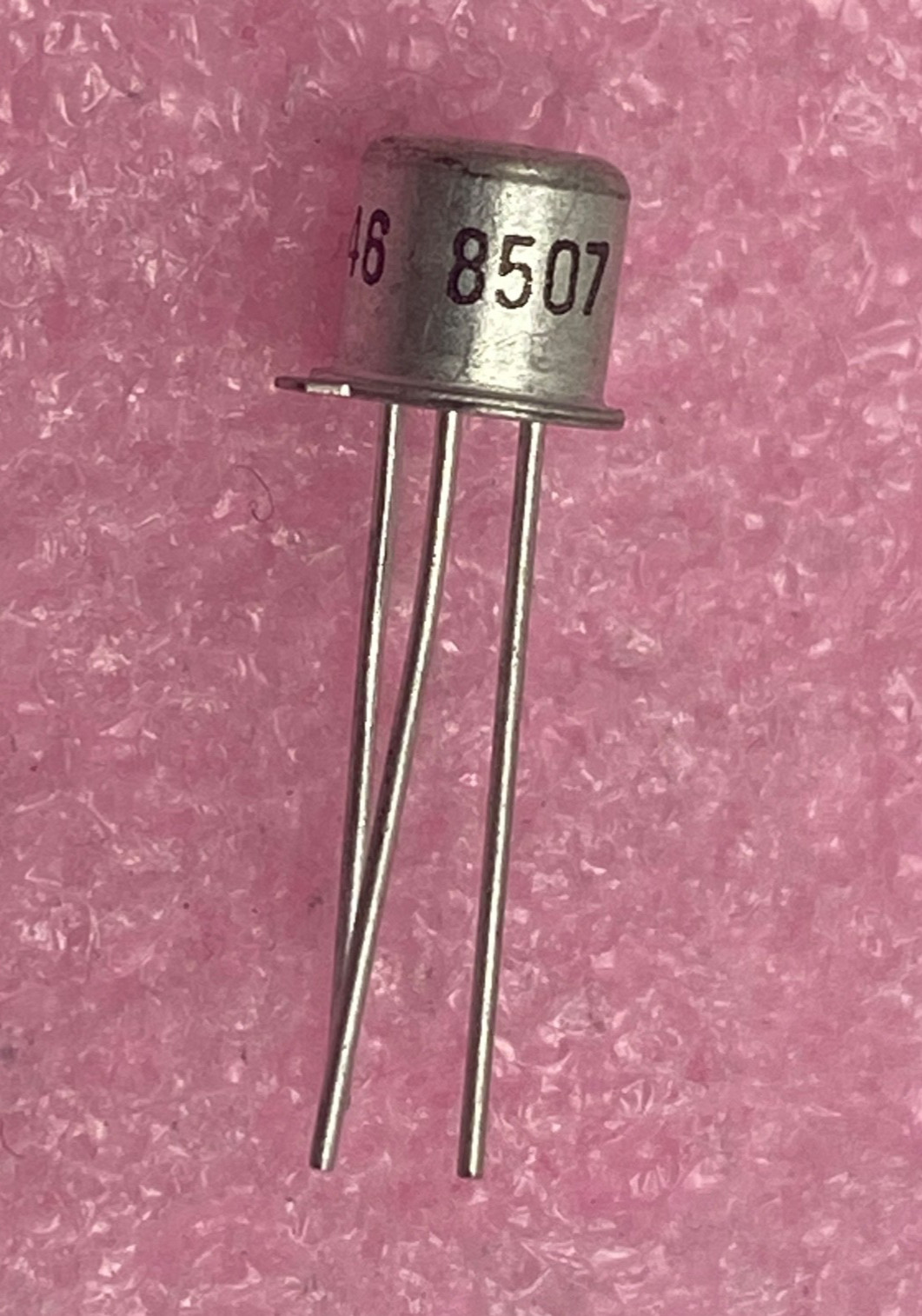 Motorola 2N2646 PN Junction Uni-junction transistor package TO-18