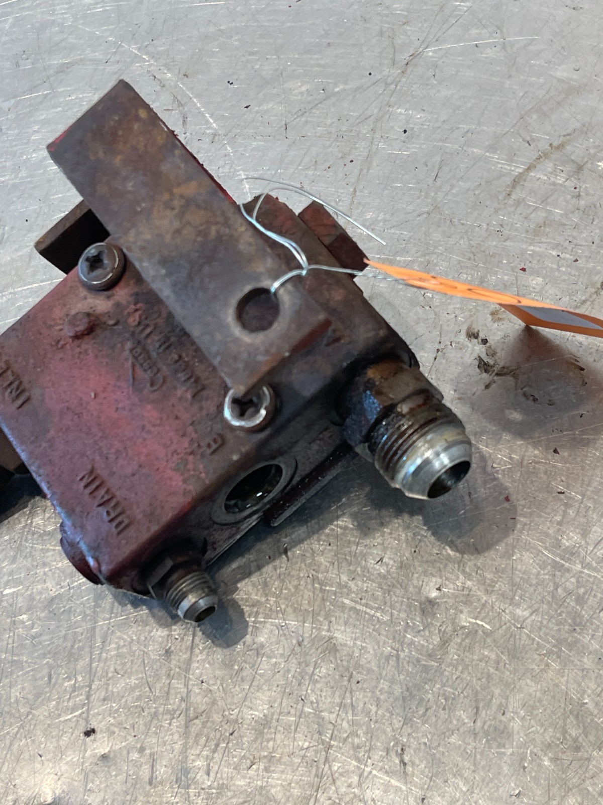 1967 International IH 444 Tractor Hydraulic Valve Block