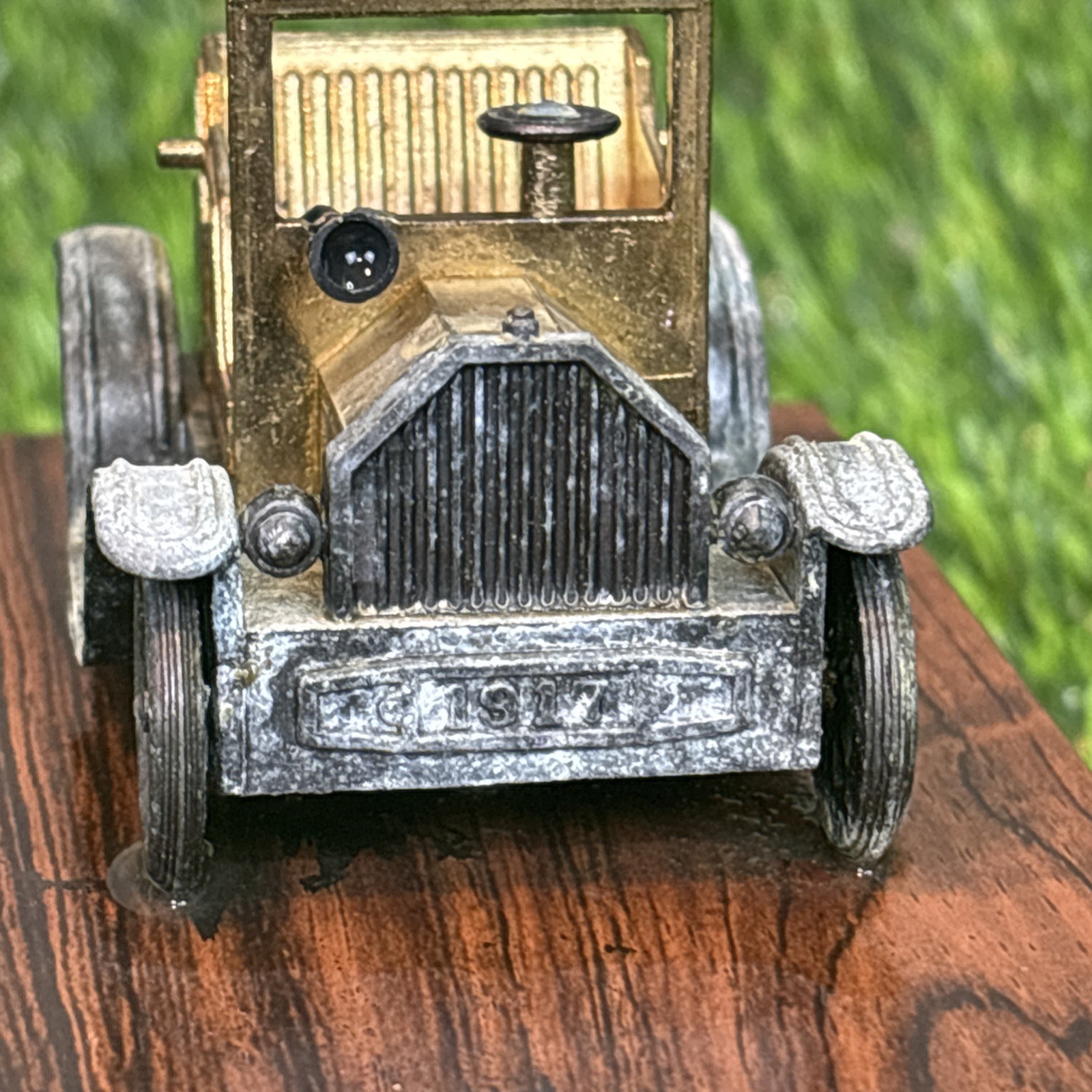 Vintage Metal Antique Car Business Card Holder Desk Decor Wood Base Hong Kong