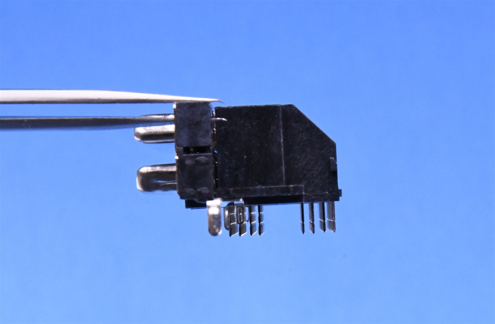 TE Connectivity VHDCI Connector RCP 68/68 POS 1.6mm Solder RA Thru-Hole 136