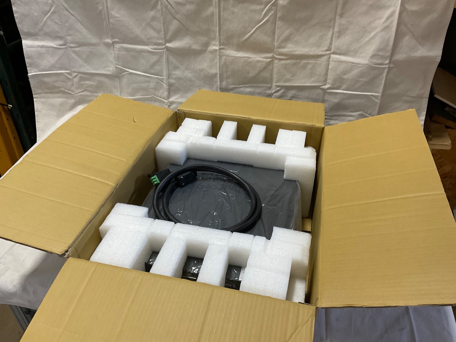 NEW BK Precision MR3K160120 DC Power Supply, 160V, 120A, 3000W PV Simulator