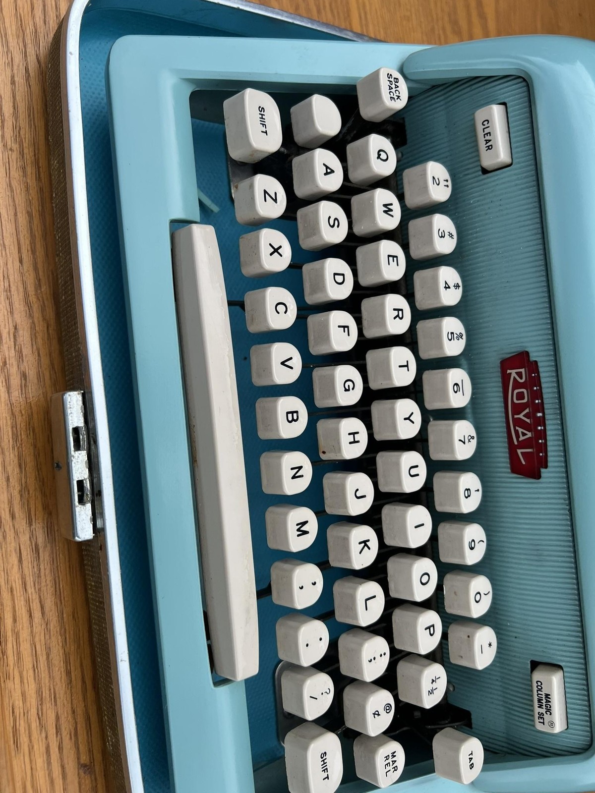 Vintage Royal Futura 600 Portable Manual Typewriter Aqua Blue W/ Carry Case