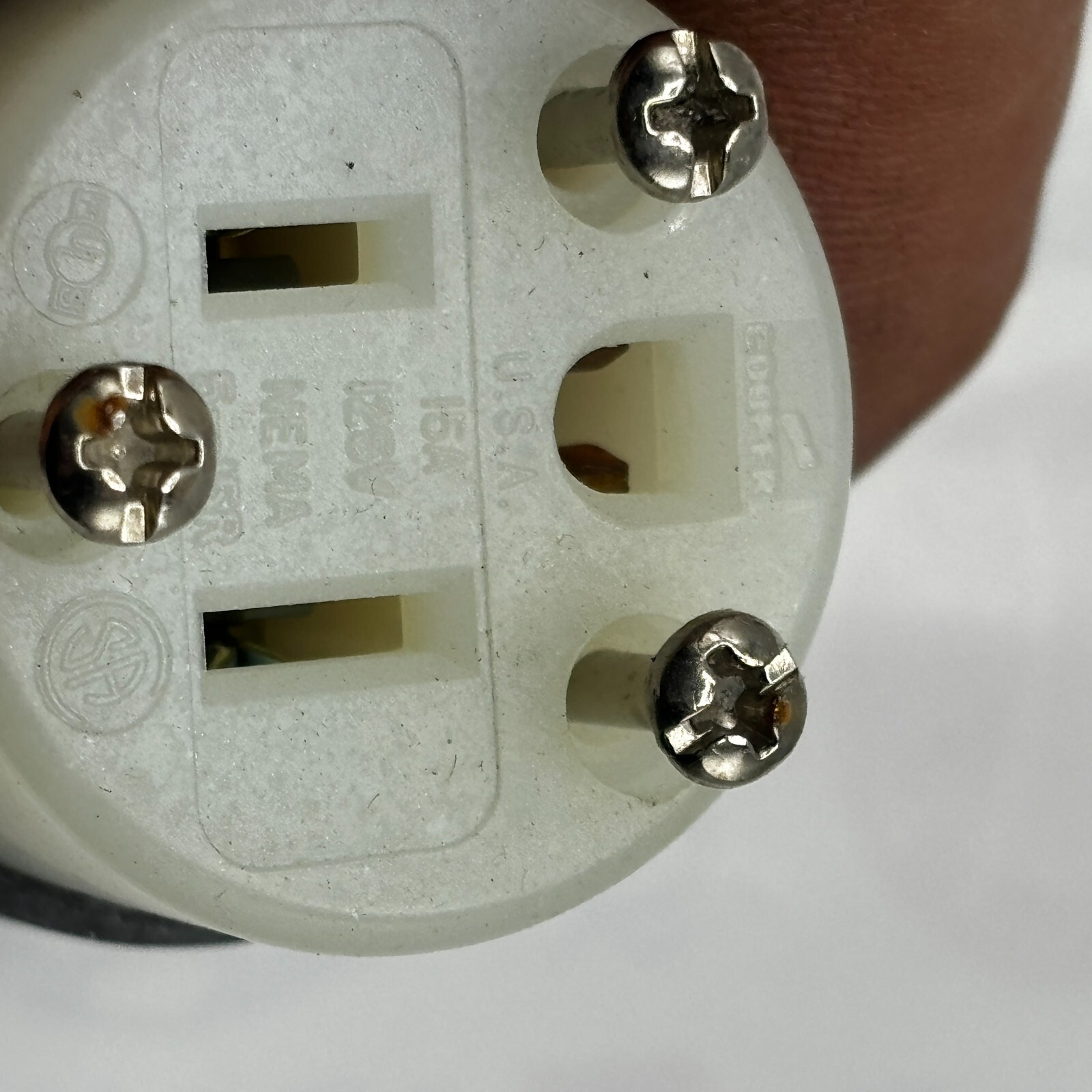 COOPER 5269N TOGRIP CONNECTOR B&L 15A 125V 2P 3W GRD ⭐