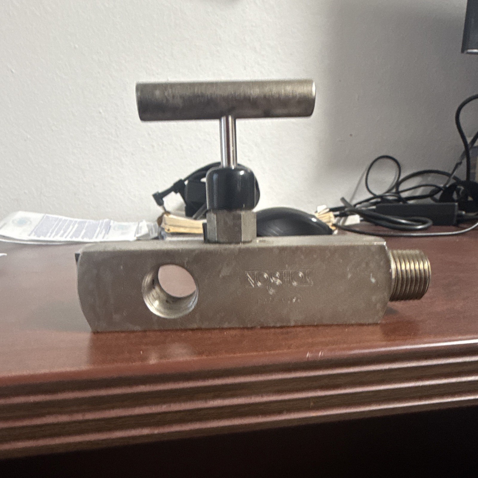 Used Noshok Stainless Steel 1/2 in NPT Needle Valve 3000 WOG Air Water Oil