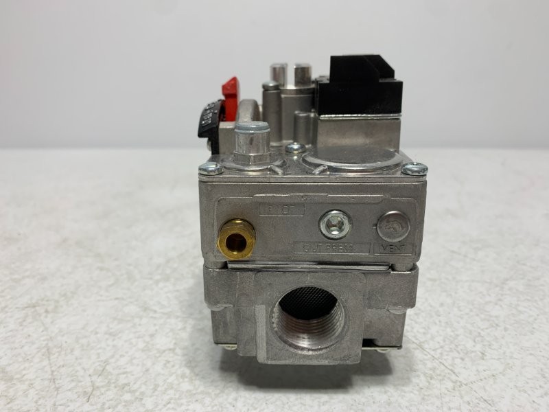 Robertshaw 720-400 Gas Valve 24V 150000 BTU 1/2″ x 3/4″