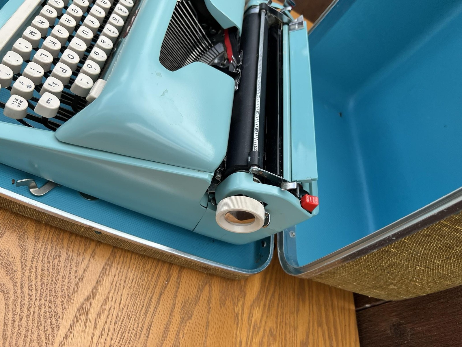 Vintage Royal Futura 600 Portable Manual Typewriter Aqua Blue W/ Carry Case