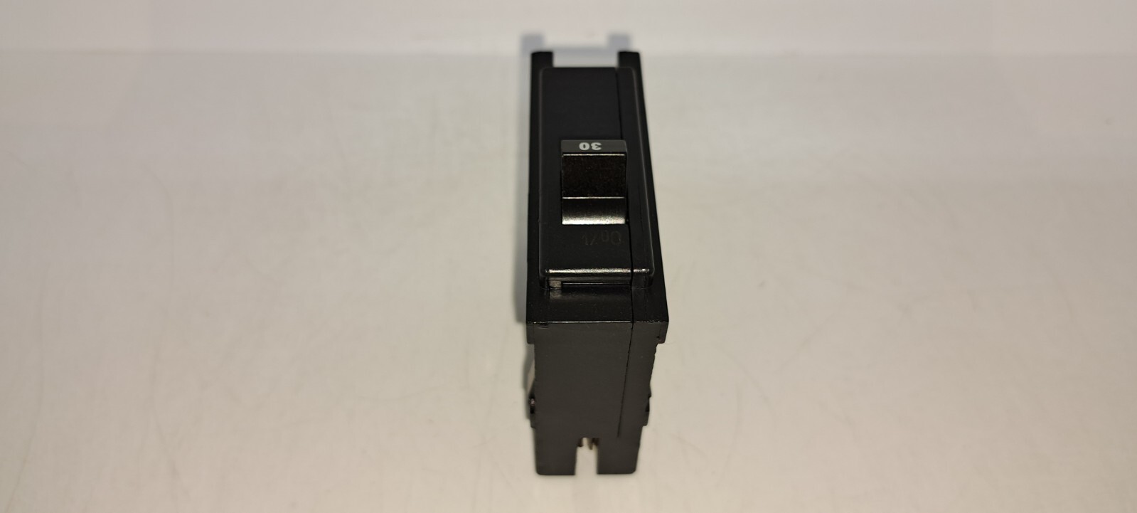 CUTLER-HAMMER BR130 30 AMP 1 POLE 120V CIRCUIT BREAKER