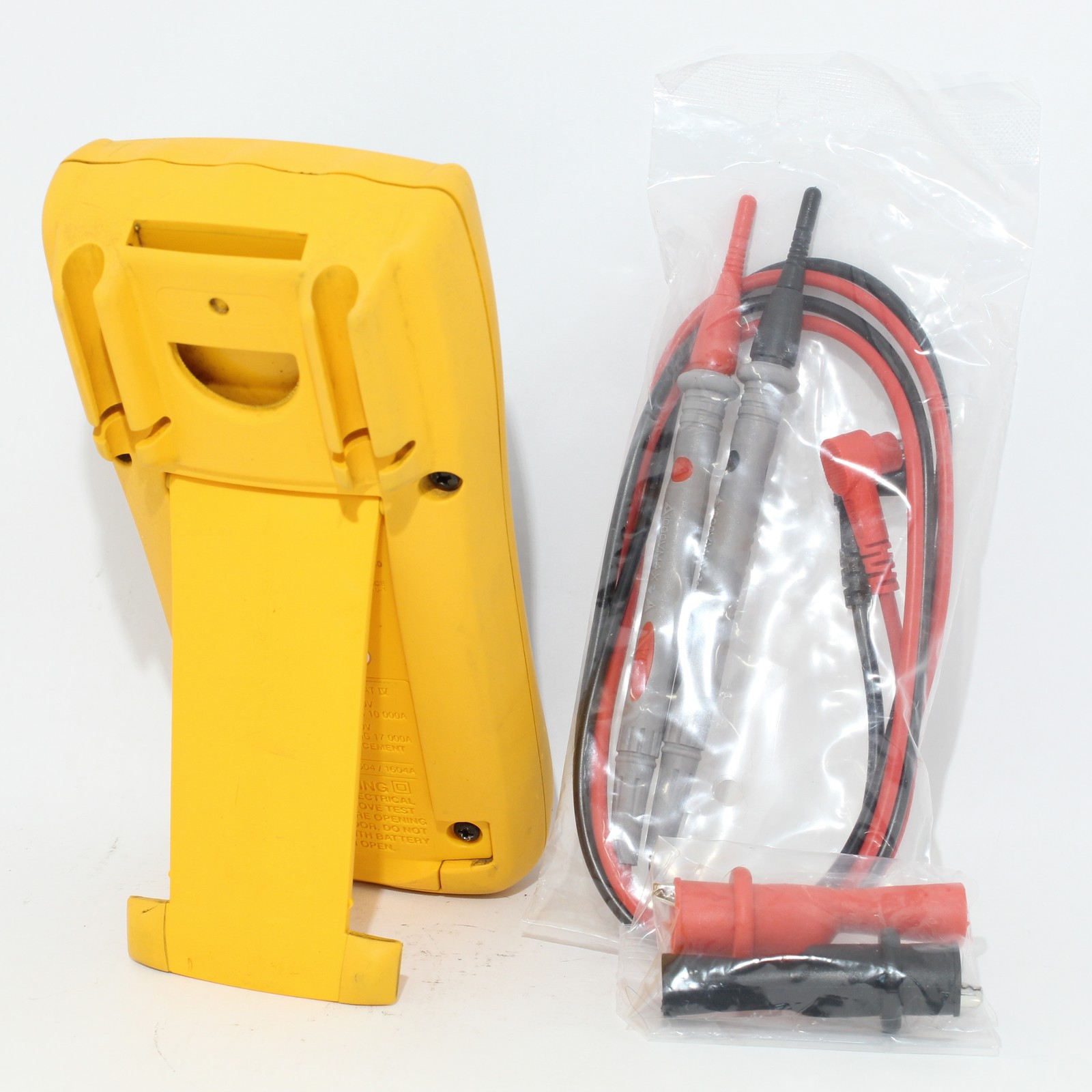 Good Fluke 179 True RMS Handheld Digital Multimeter with New Lead Set
