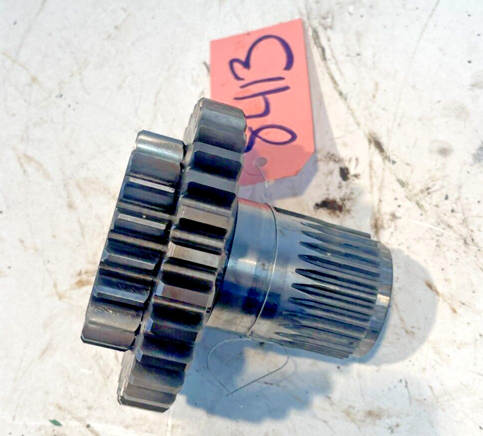 1967 John Deere 2020 Tractor Transmission Pump Gear Shaft