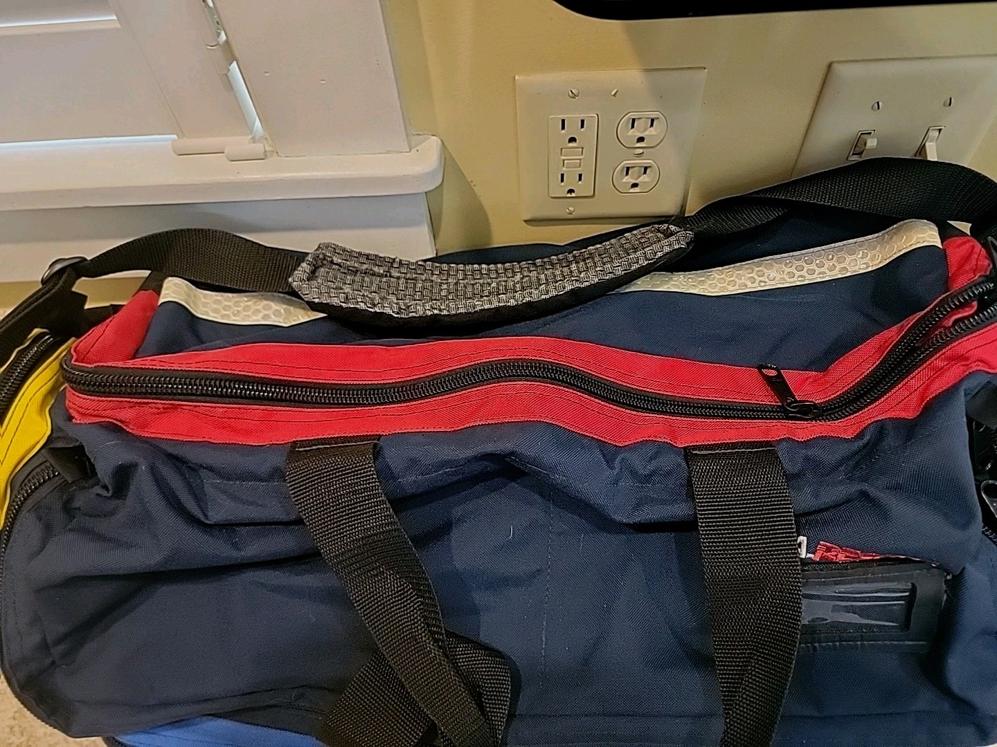 LA Rescue USA O2 To Go Plus EMS Bag. Multicolor Reflective Over $200 Retail