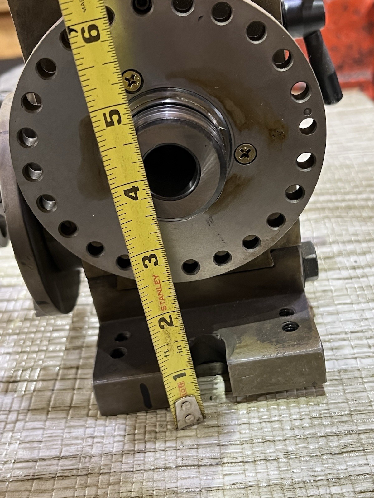 Yiyen Universal Dividing Head w/6” Chuck Nice Shape—Taiwan (loc:wa)