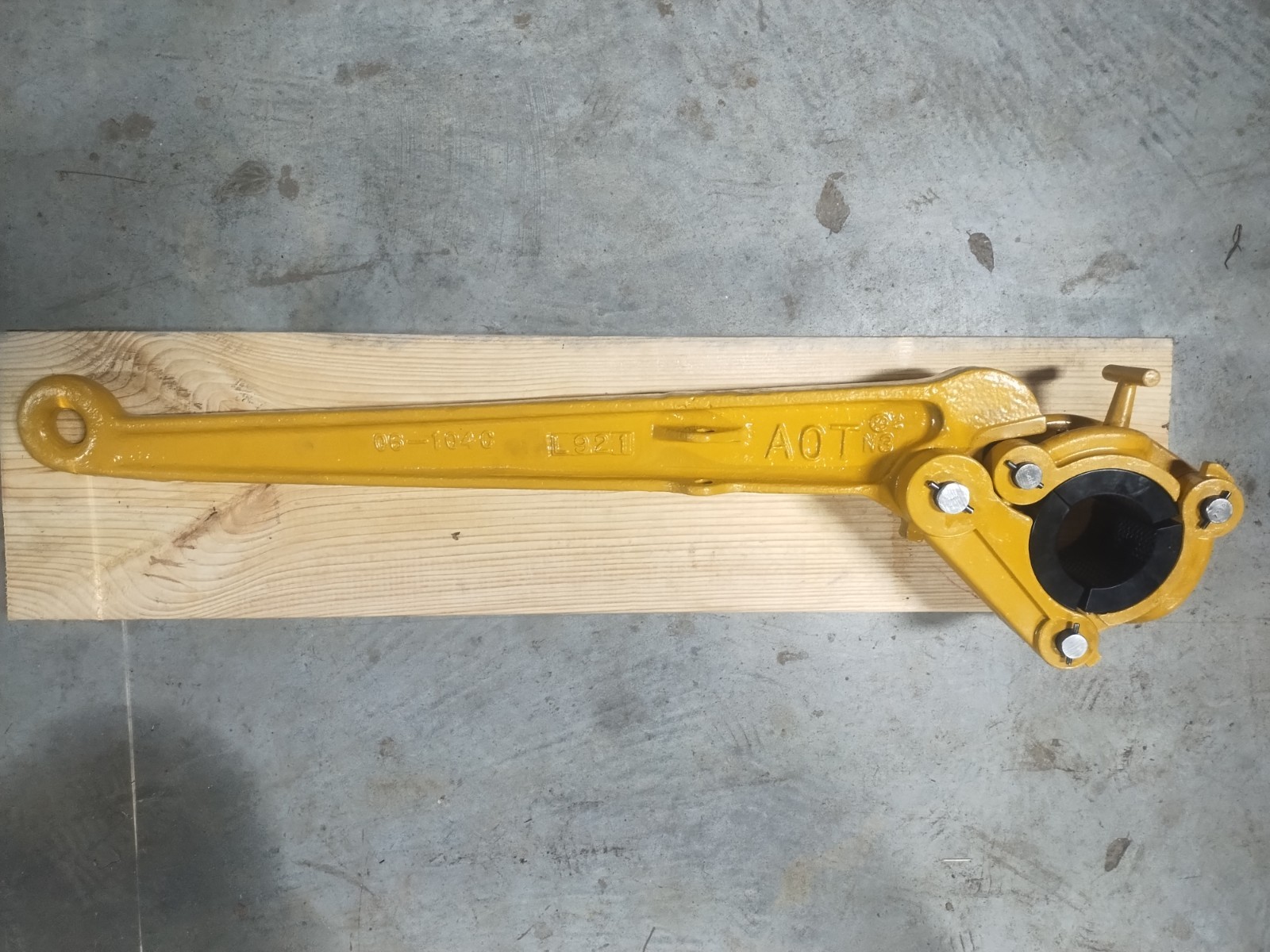 KELCO K 30 . Heavy-Duty Pipe Tongs, OAT 3/4″- 4-1/8″.