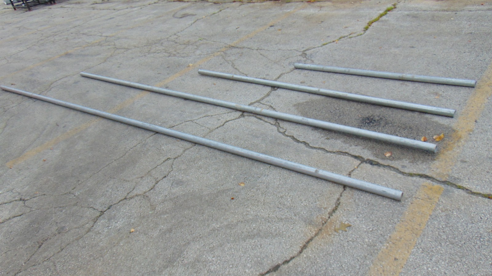 Galvanized Steel Pipe – 1-1/2″ x 5′ – SCH40 – Industrial Plumbing Conduit